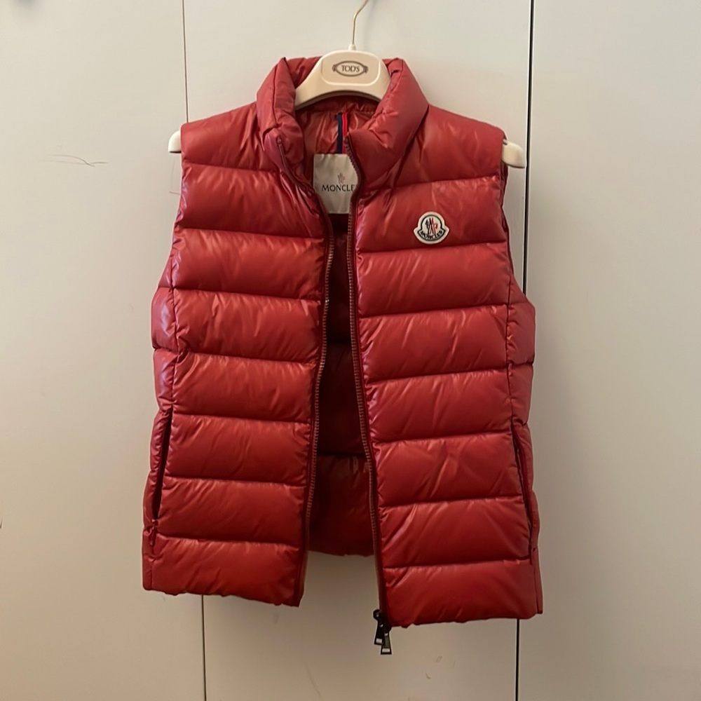 Moncler vest gorgeous red size 0